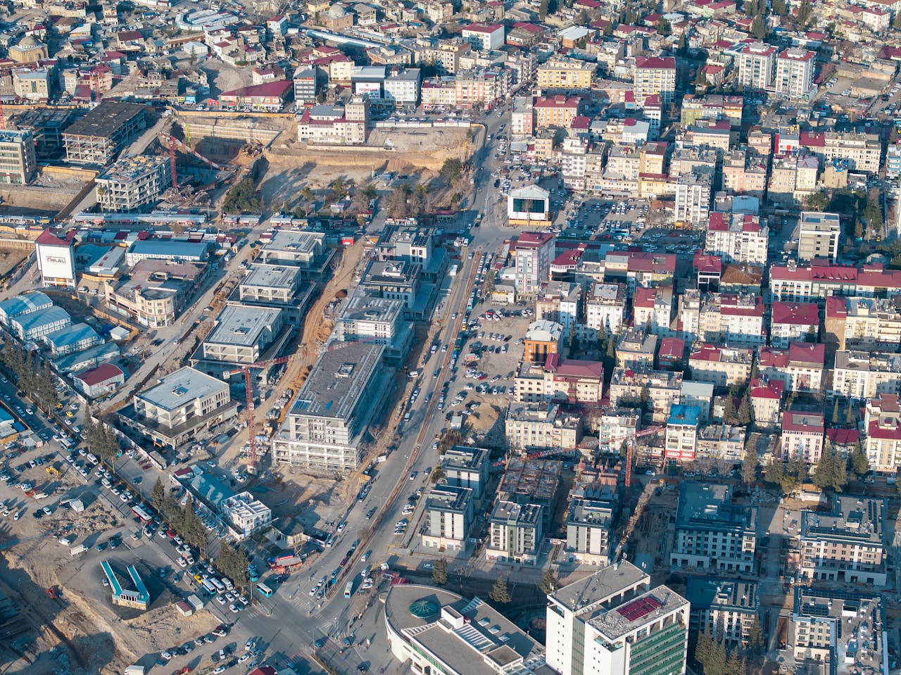 Aerial photo showcasing the vibrant cityscape of Kahramanmaraş, Türkiye's bustling downtown area.